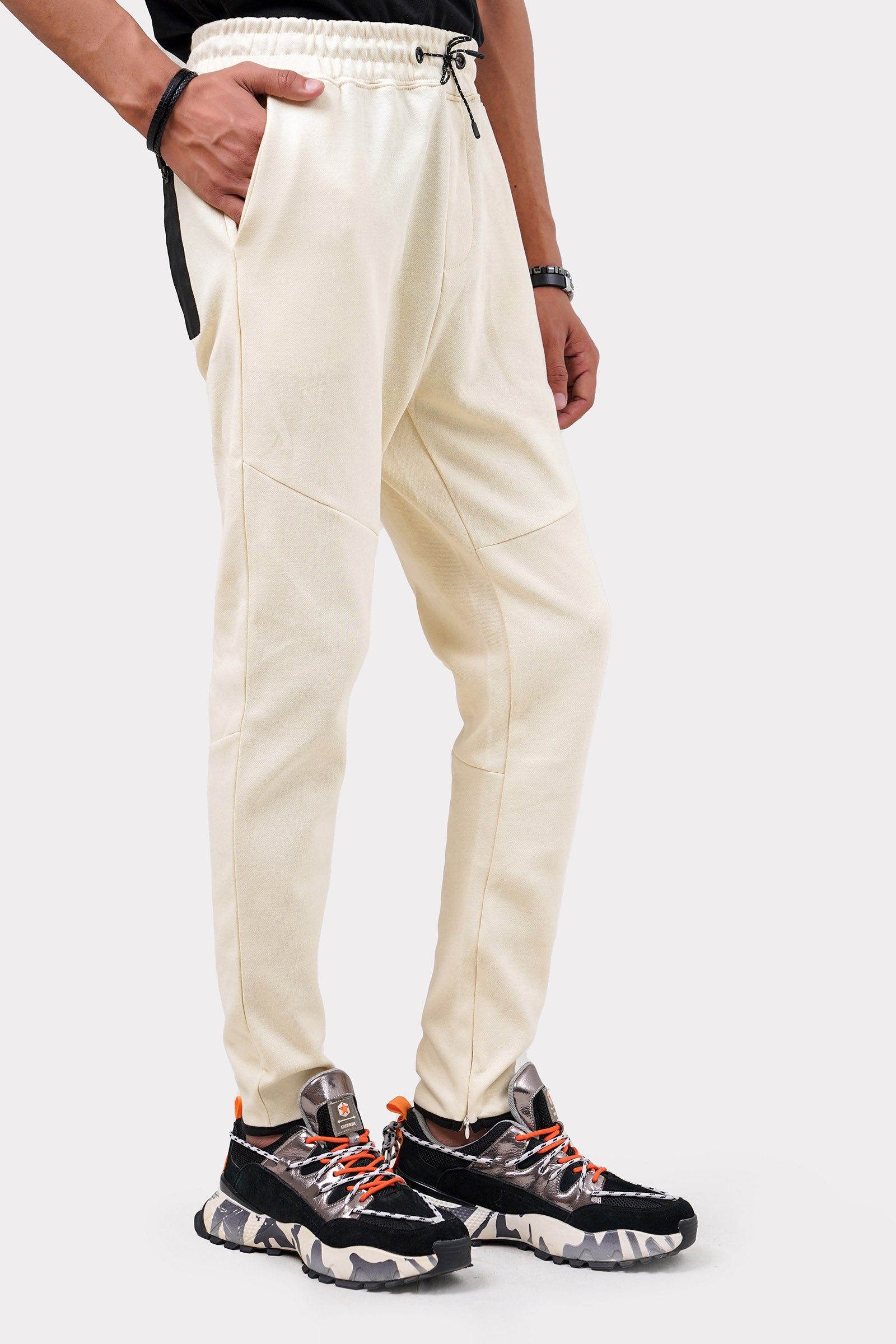 Basic Joggers Beyond East Official