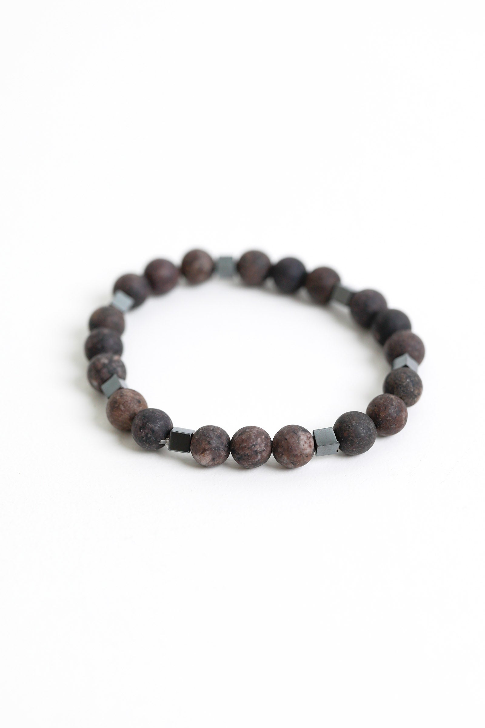 Bracelet Beyond East Official