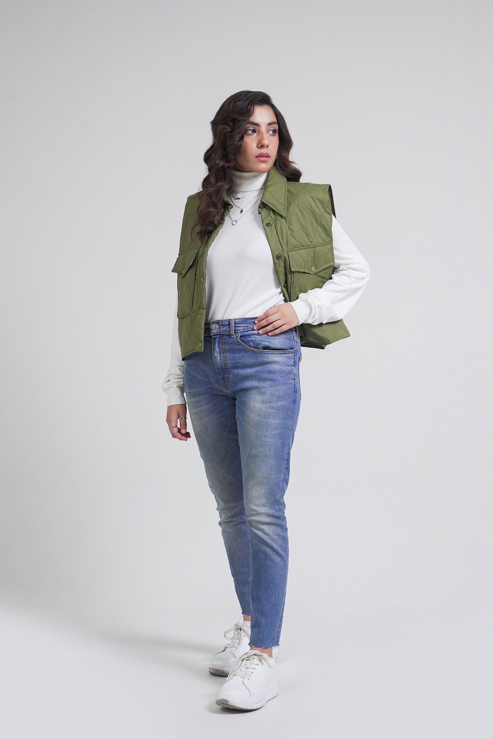 Gilet Beyond East Official