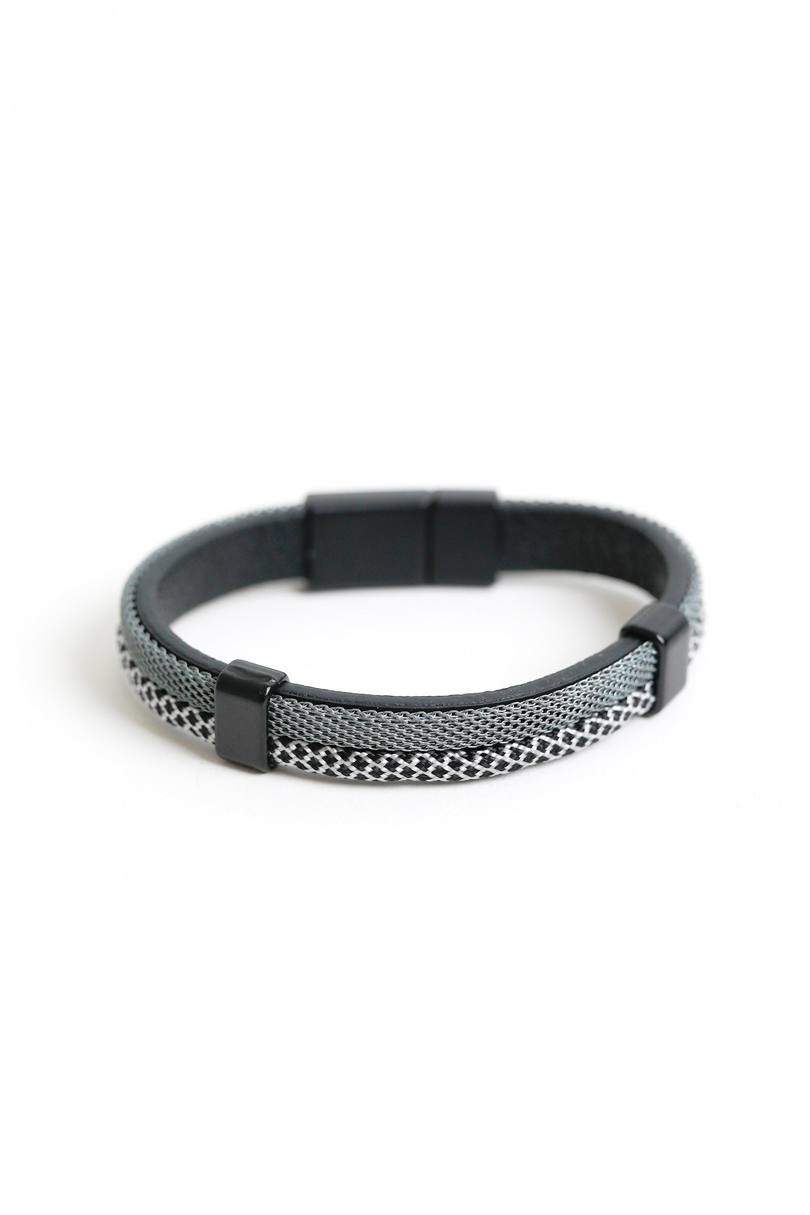 Bracelet Beyond East Official