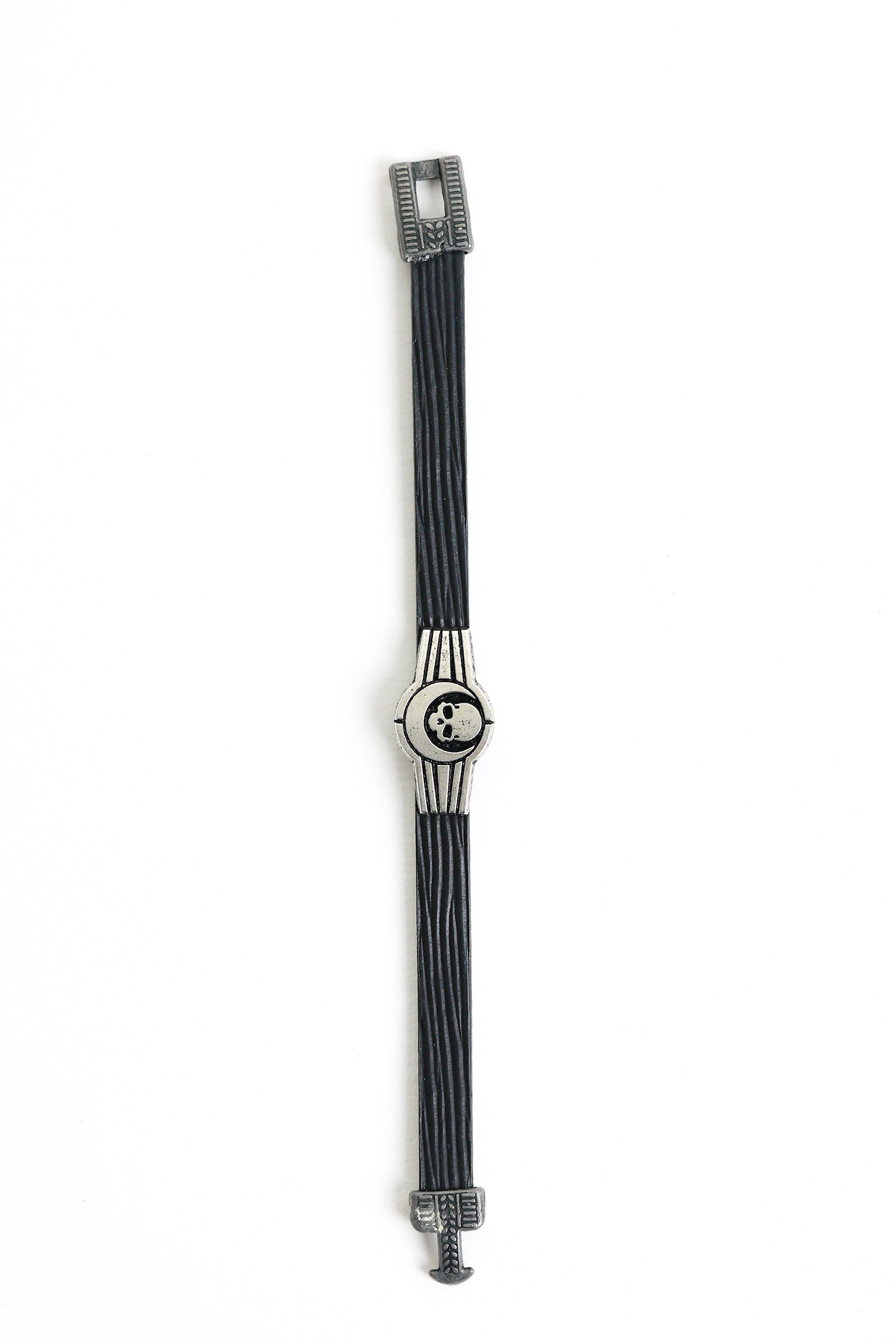 Bracelet Beyond East Official