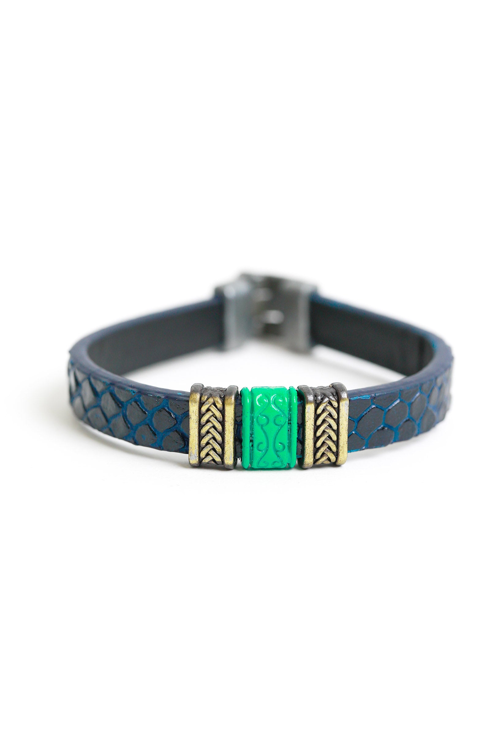 Bracelet Beyond East Official