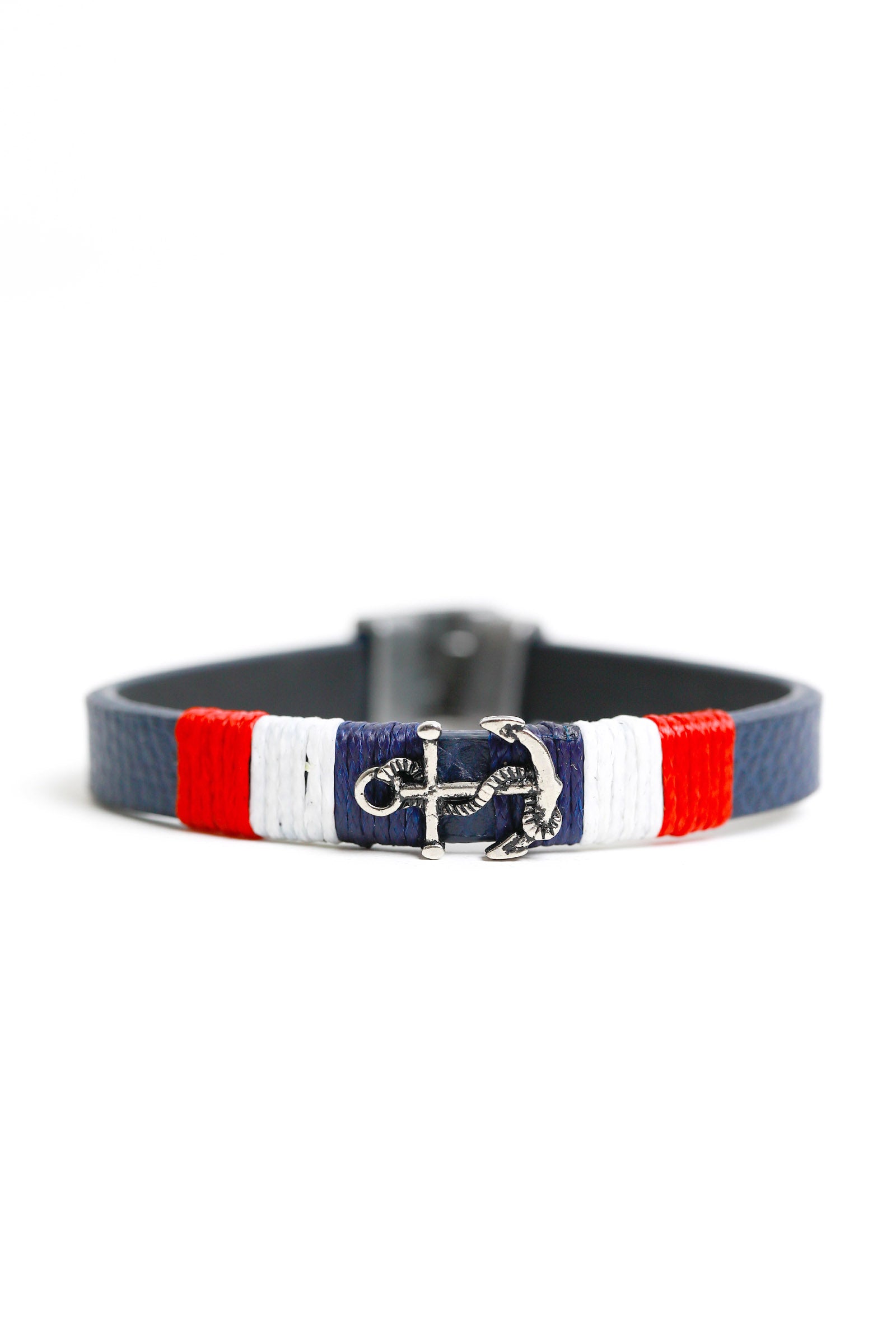 Bracelet Beyond East Official