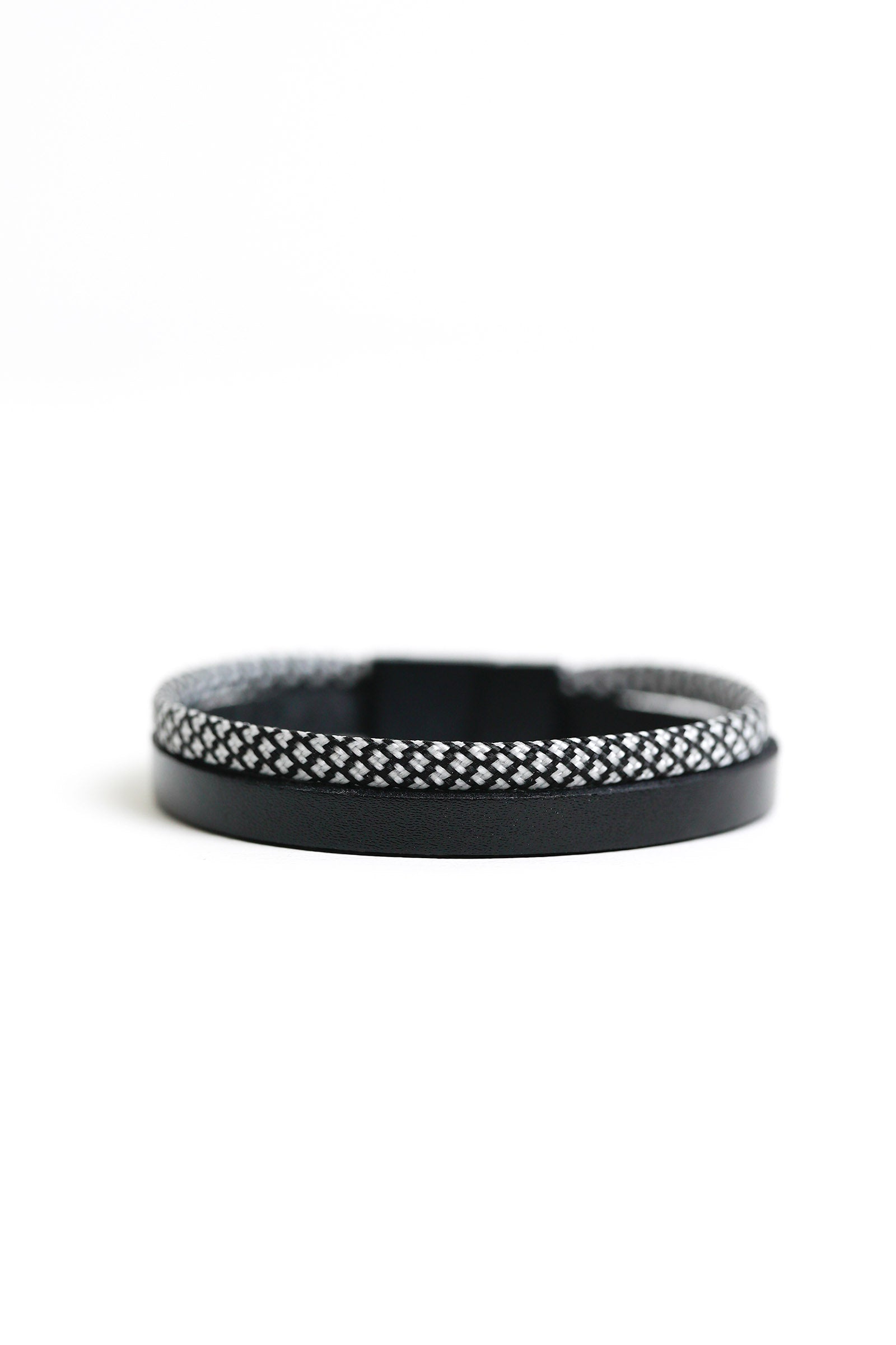 Bracelet Beyond East Official