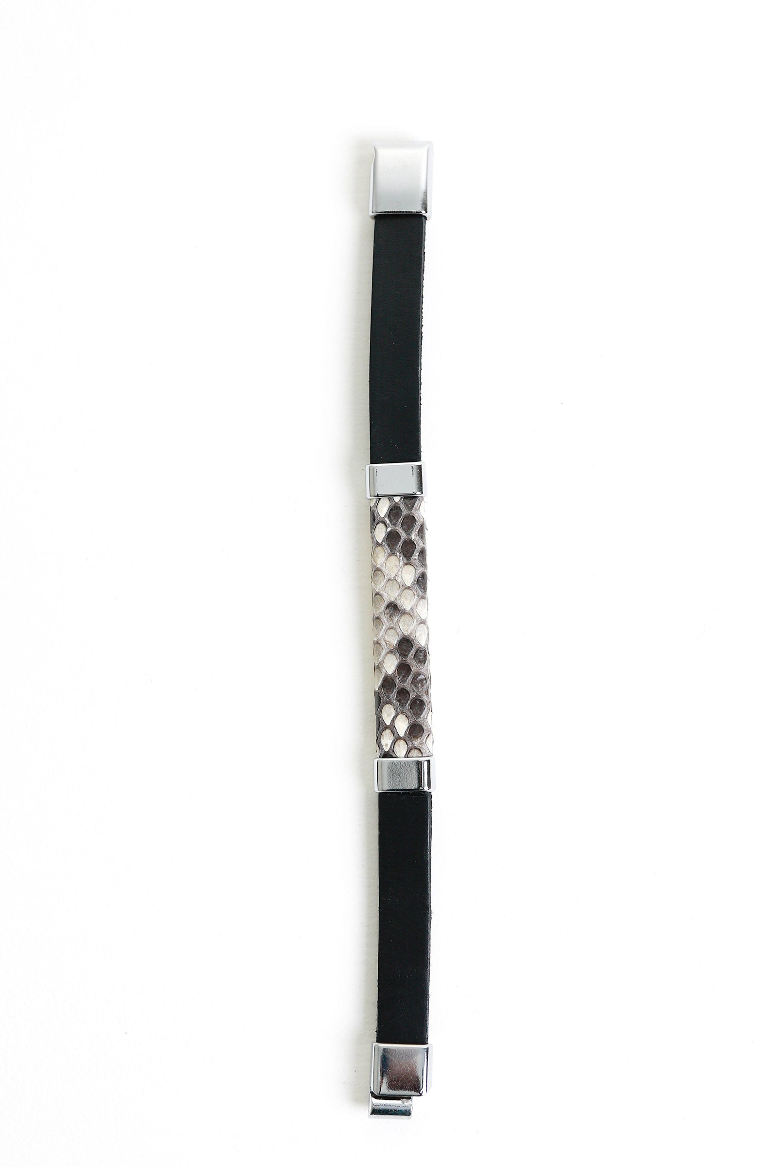 Bracelet Beyond East Official