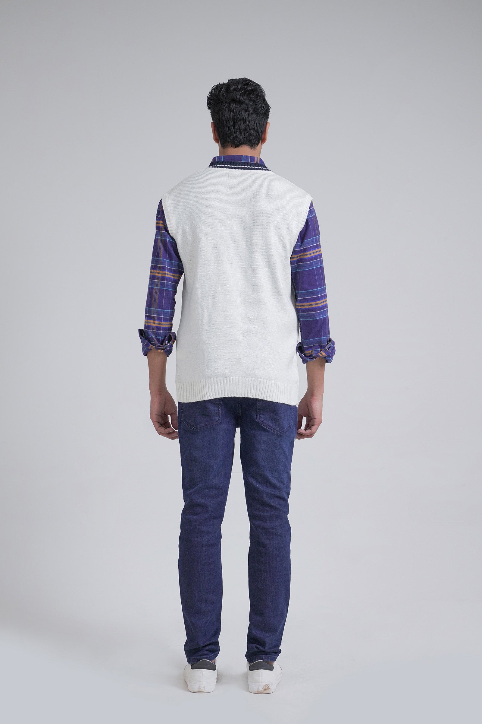 Sleeveless Sweater Beyond East Official