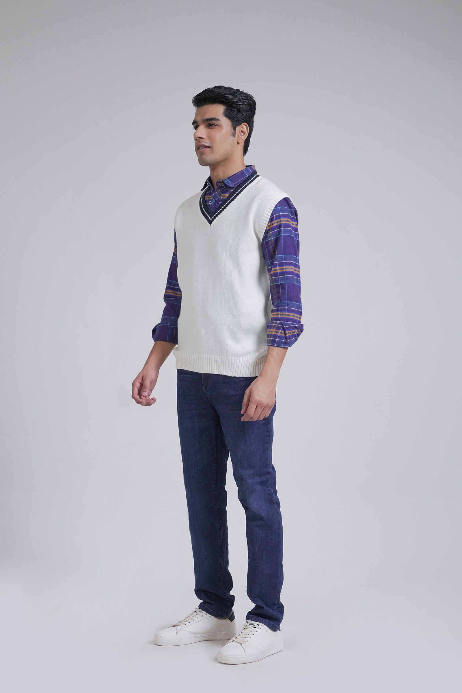 Sleeveless Sweater Beyond East Official