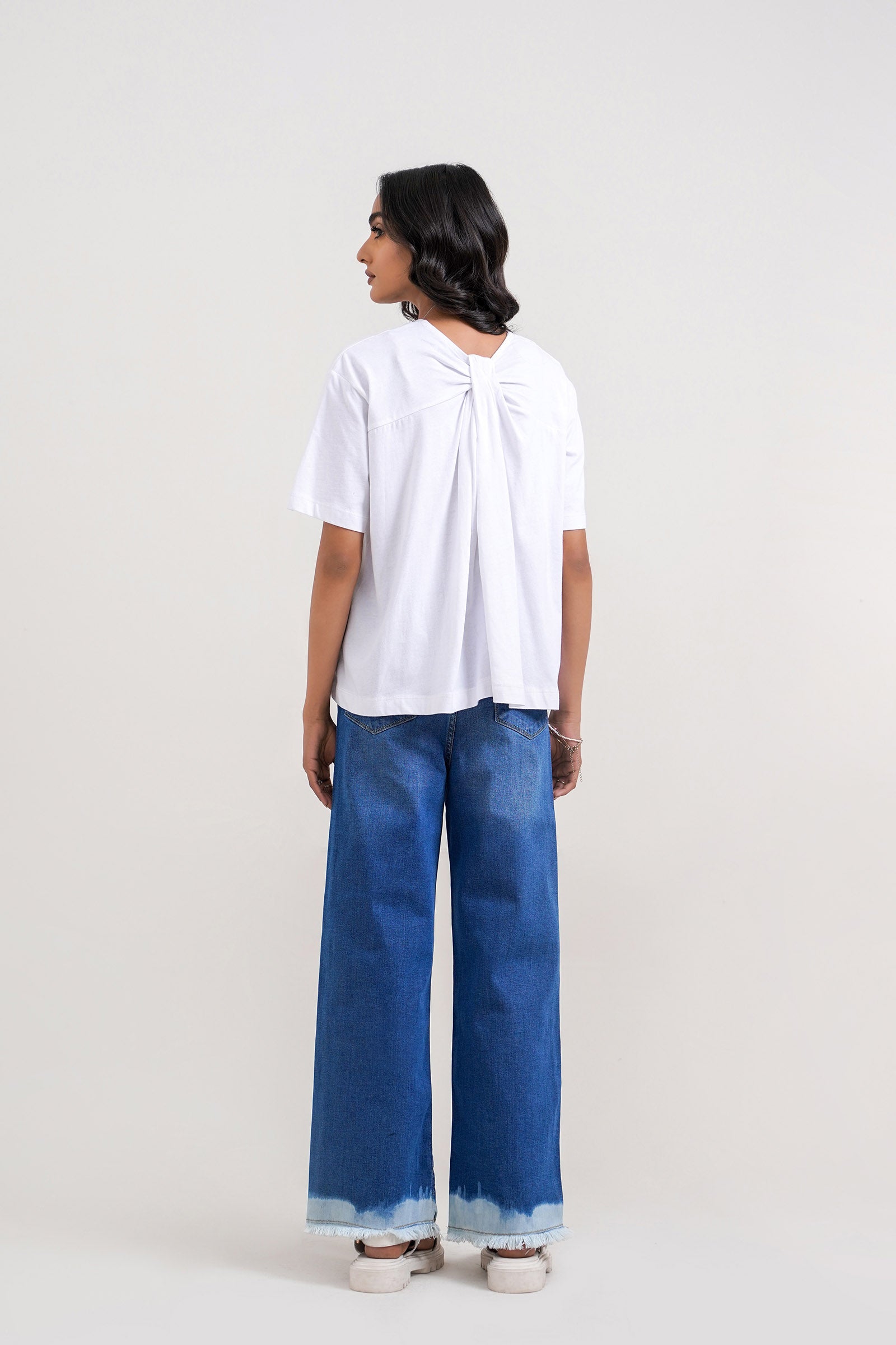 Basic T-shirt Beyond East Official