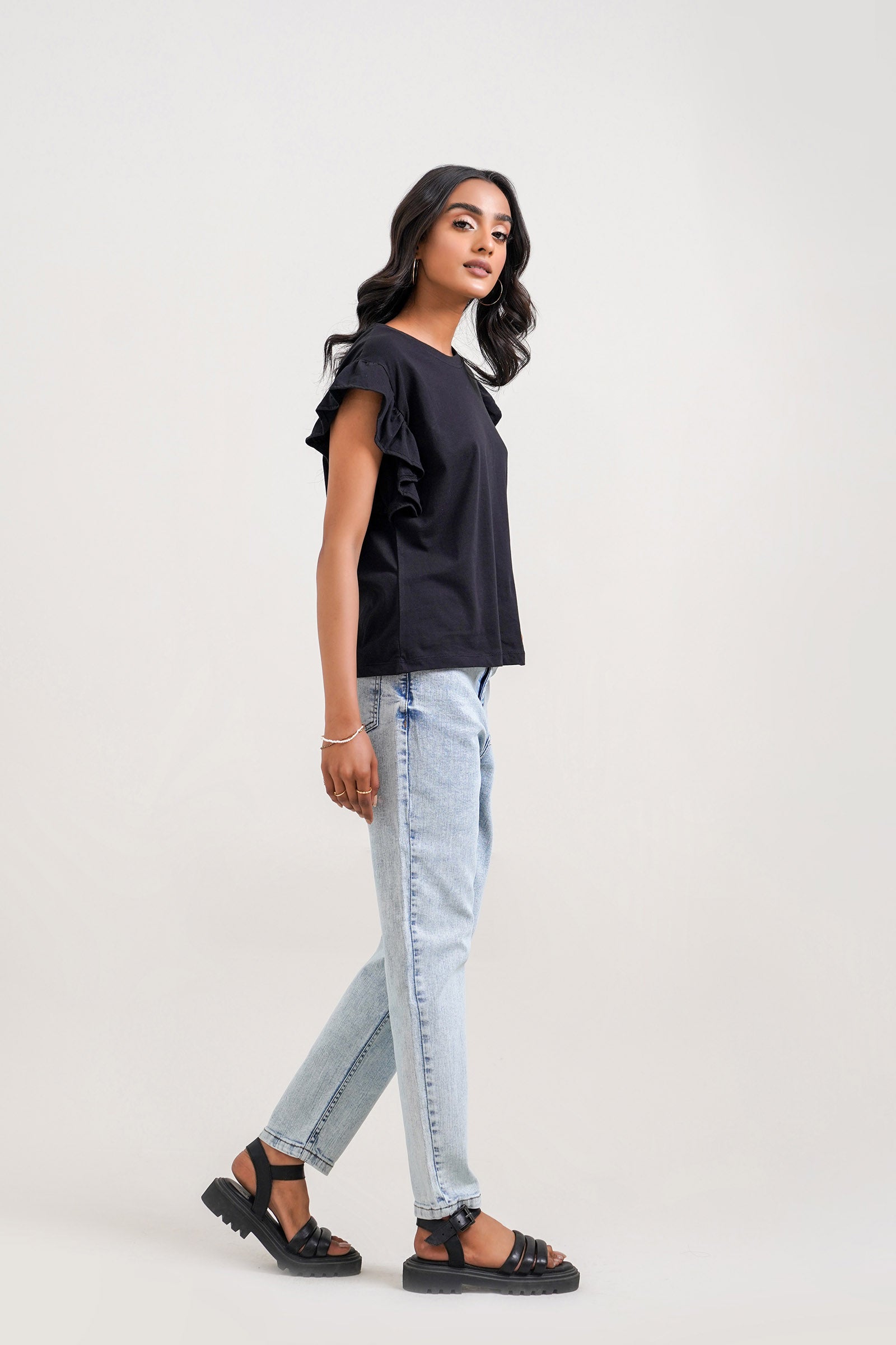 Basic T-shirt Beyond East Official