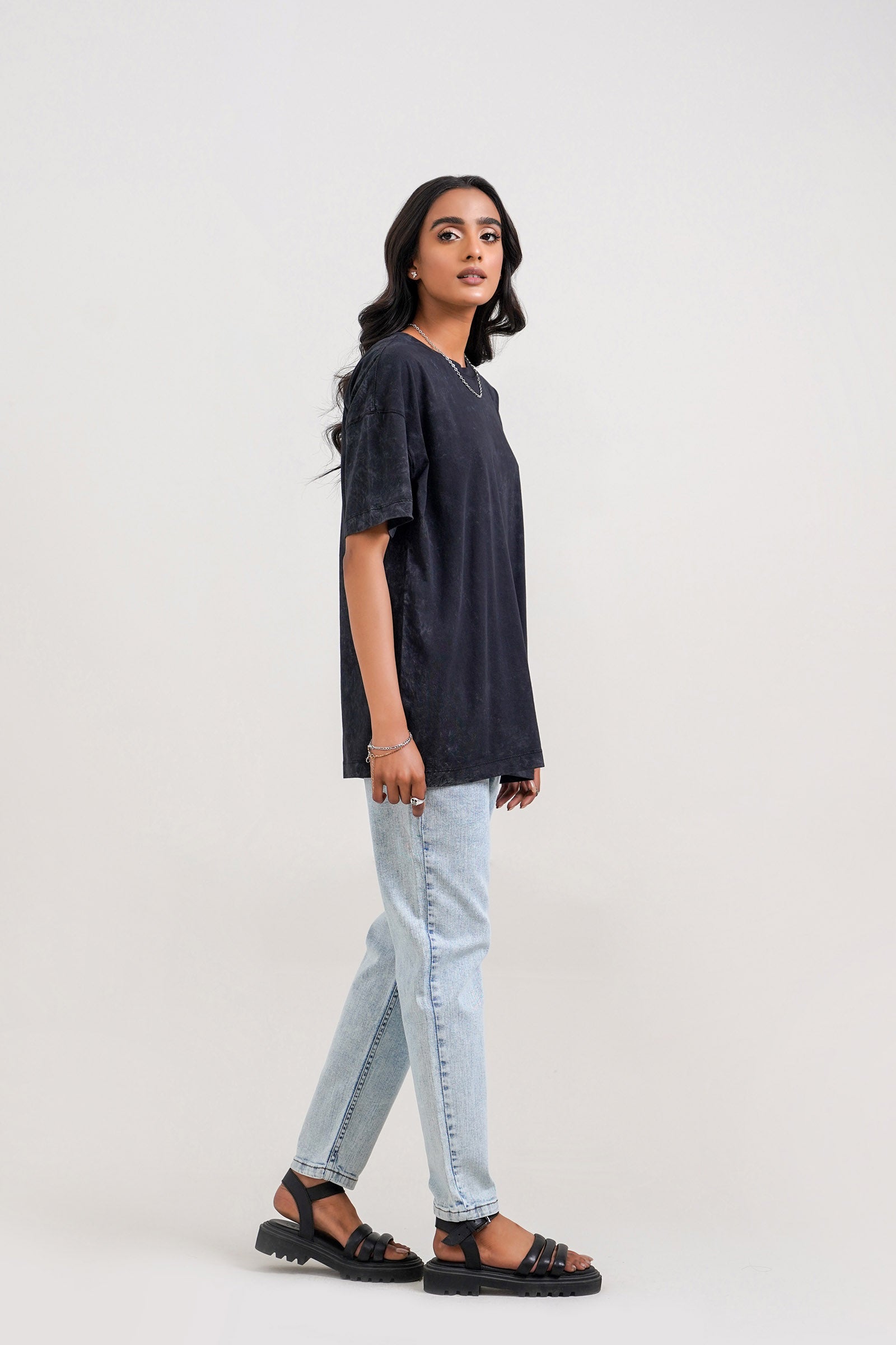 Basic T-shirt Beyond East Official