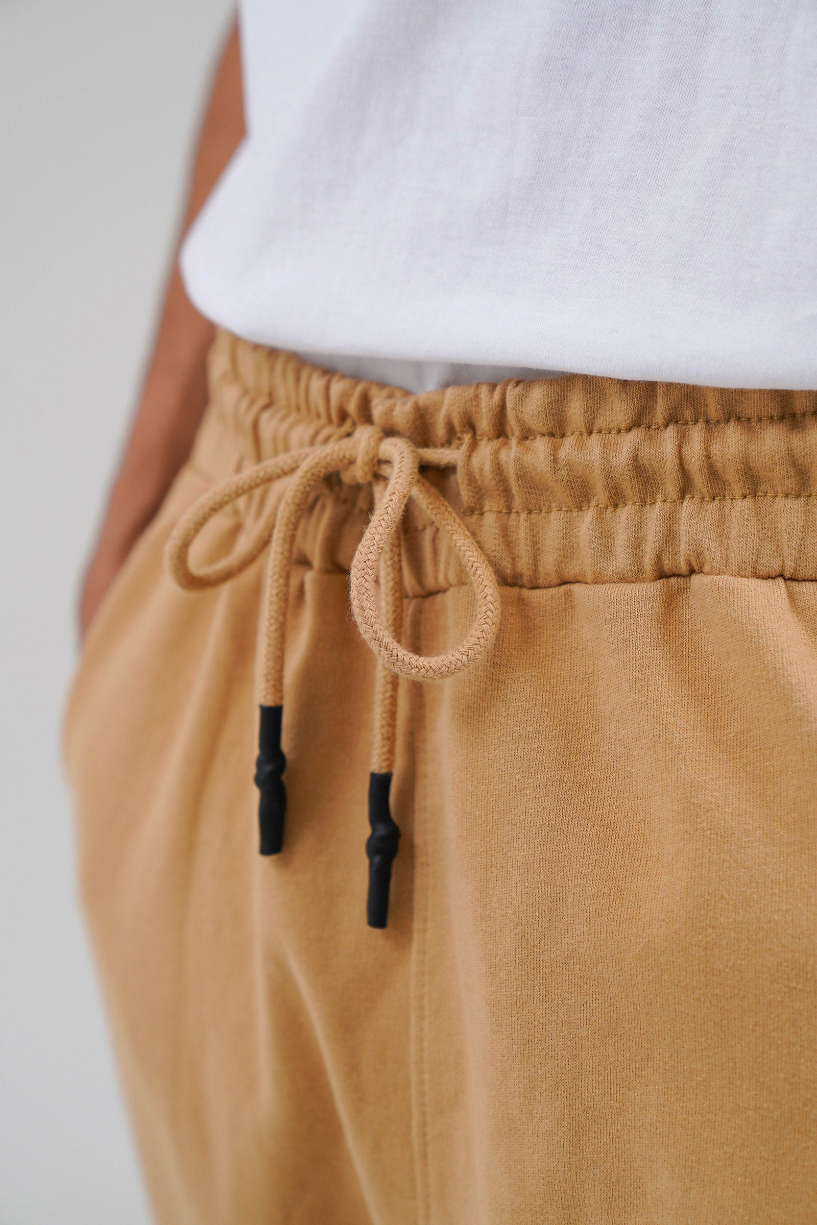 Basic Joggers Beyond East Official