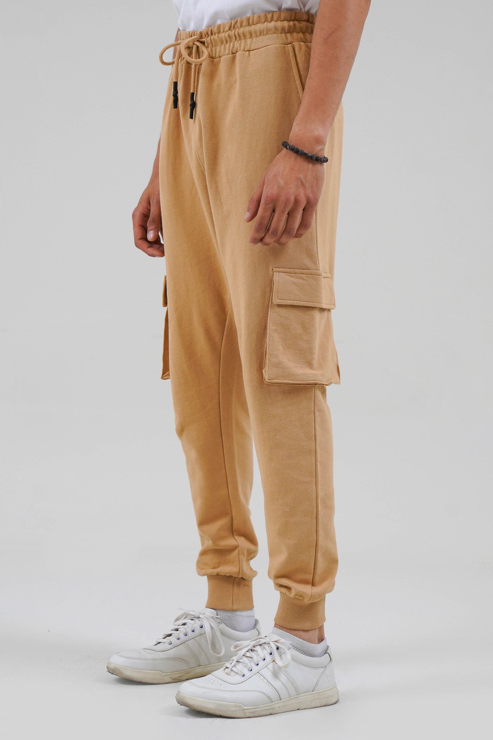 Basic Joggers Beyond East Official